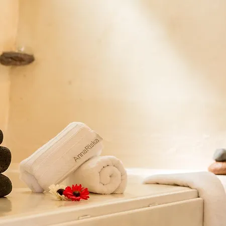 Nest With Hot Tub, Hammam & Outdoor Cinema *