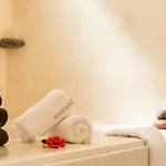 Nest With Hot Tub, Hammam & Outdoor Cinema *