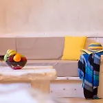 Nest With Hot Tub, Hammam & Outdoor Cinema Akrotírion